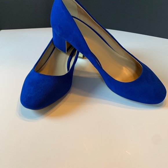 Beautiful cobalt blue pumps. - Picture 3 of 6